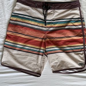 Men’s O’Neill Hyperfreak Board Shorts Swim Trunks Size 32 Orange Stripes